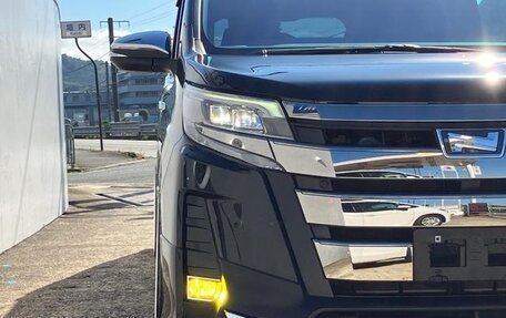 Toyota Noah III, 2021 год, 1 858 000 рублей, 7 фотография
