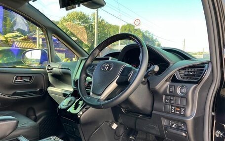 Toyota Noah III, 2021 год, 1 858 000 рублей, 12 фотография