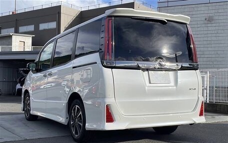 Toyota Noah III, 2020 год, 1 876 000 рублей, 3 фотография