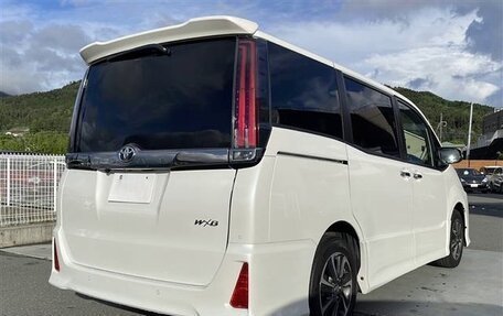 Toyota Noah III, 2020 год, 1 876 000 рублей, 5 фотография