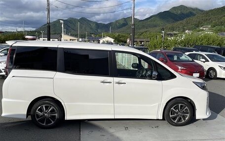 Toyota Noah III, 2020 год, 1 876 000 рублей, 6 фотография