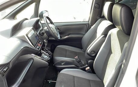 Toyota Noah III, 2020 год, 1 876 000 рублей, 16 фотография