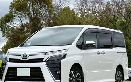 Toyota Voxy III, 2021 год, 1 842 000 рублей, 1 фотография