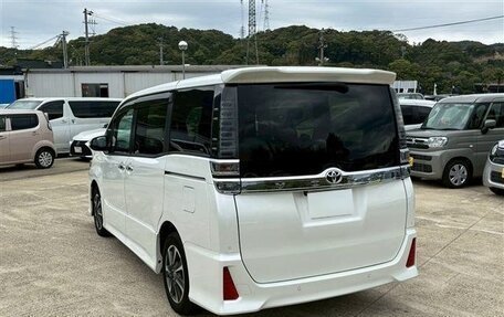 Toyota Voxy III, 2021 год, 1 842 000 рублей, 3 фотография