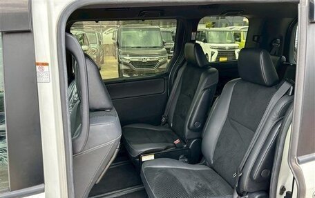 Toyota Voxy III, 2021 год, 1 842 000 рублей, 13 фотография