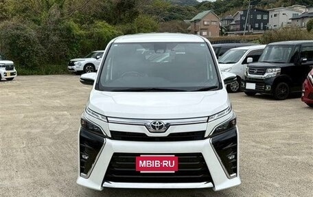 Toyota Voxy III, 2021 год, 1 842 000 рублей, 7 фотография