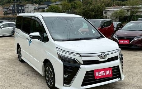 Toyota Voxy III, 2021 год, 1 842 000 рублей, 6 фотография
