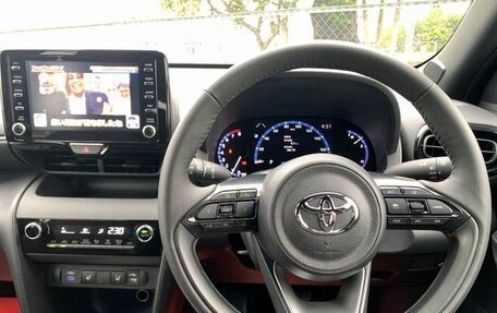 Toyota Yaris Cross, 2022 год, 1 368 000 рублей, 8 фотография