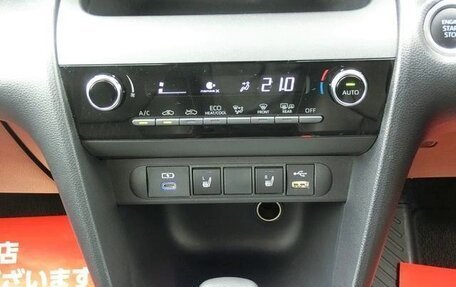 Toyota Yaris Cross, 2022 год, 1 368 000 рублей, 12 фотография