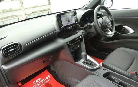 Toyota Yaris Cross, 2022 год, 1 368 000 рублей, 17 фотография