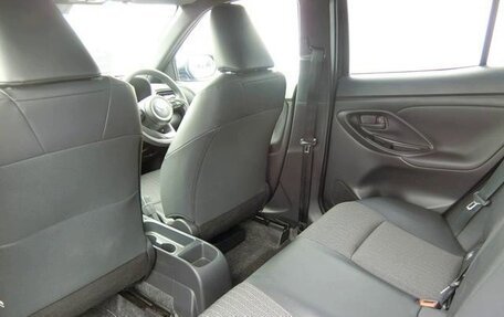 Toyota Yaris Cross, 2022 год, 1 368 000 рублей, 24 фотография