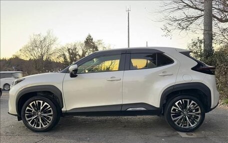 Toyota Yaris Cross, 2022 год, 1 344 000 рублей, 2 фотография