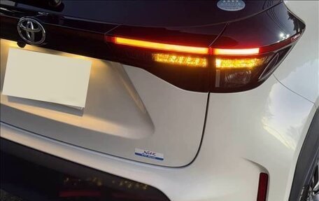 Toyota Yaris Cross, 2022 год, 1 344 000 рублей, 6 фотография