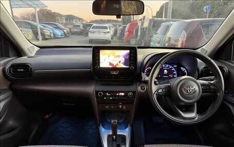 Toyota Yaris Cross, 2022 год, 1 344 000 рублей, 11 фотография