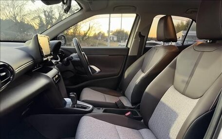 Toyota Yaris Cross, 2022 год, 1 344 000 рублей, 15 фотография