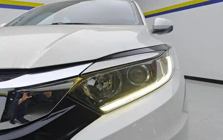 Honda Vezel, 2022 год, 1 255 000 рублей, 3 фотография