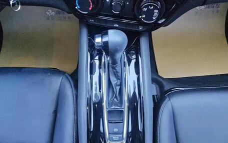 Honda Vezel, 2022 год, 1 255 000 рублей, 6 фотография