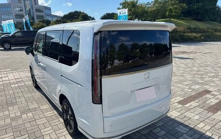 Honda Stepwgn, 2023 год, 2 345 000 рублей, 4 фотография