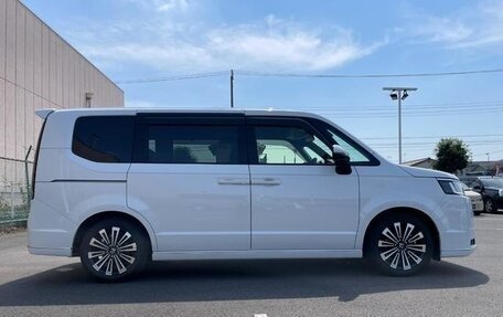 Honda Stepwgn, 2022 год, 2 224 000 рублей, 3 фотография
