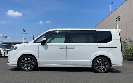 Honda Stepwgn, 2022 год, 2 224 000 рублей, 7 фотография