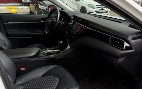 Toyota Camry, 2020 год, 2 800 000 рублей, 8 фотография