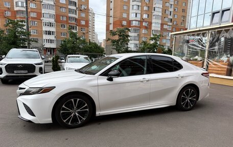 Toyota Camry, 2020 год, 2 800 000 рублей, 4 фотография