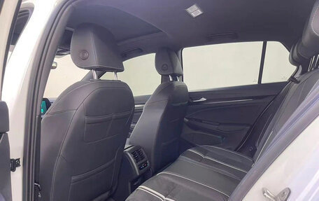 Volkswagen Golf VIII, 2022 год, 1 700 000 рублей, 13 фотография