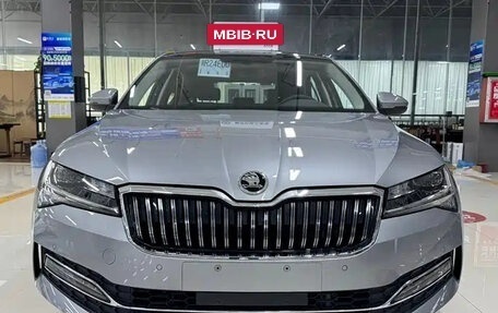Skoda Superb, 2025 год, 1 815 000 рублей, 2 фотография