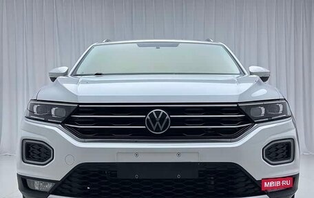 Volkswagen T-Roc I, 2022 год, 1 850 000 рублей, 2 фотография