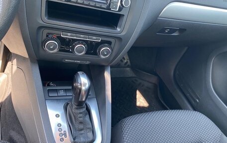 Volkswagen Jetta VI, 2013 год, 1 300 000 рублей, 8 фотография