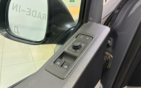 Volkswagen Caravelle T6 рестайлинг, 2017 год, 2 899 000 рублей, 8 фотография