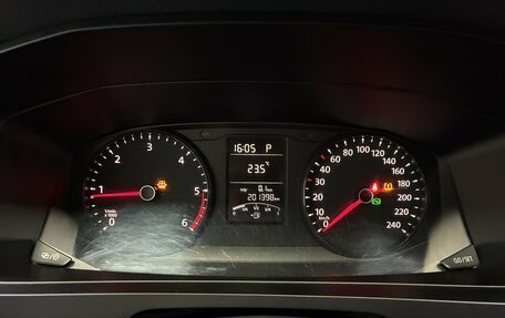 Volkswagen Caravelle T6 рестайлинг, 2017 год, 2 899 000 рублей, 15 фотография