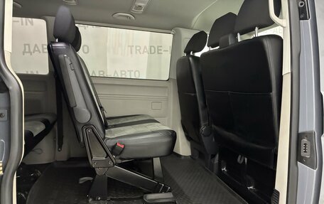 Volkswagen Caravelle T6 рестайлинг, 2017 год, 2 899 000 рублей, 17 фотография