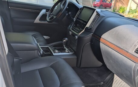 Toyota Land Cruiser 200, 2017 год, 5 200 000 рублей, 8 фотография