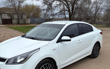 KIA Rio IV, 2018 год, 1 400 000 рублей, 2 фотография