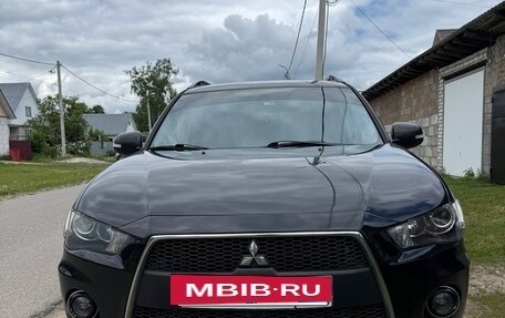 Mitsubishi Outlander III рестайлинг 3, 2011 год, 1 050 000 рублей, 2 фотография