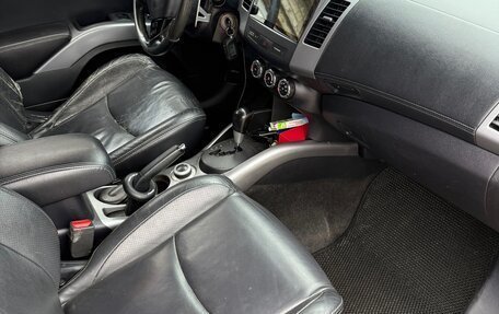 Mitsubishi Outlander III рестайлинг 3, 2011 год, 1 050 000 рублей, 10 фотография
