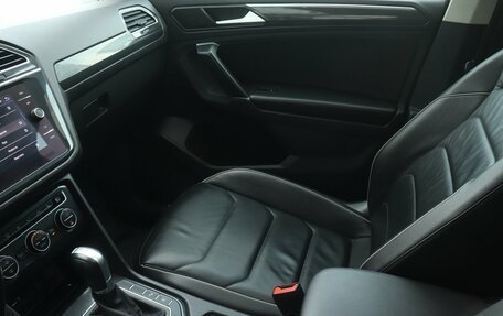 Volkswagen Tiguan II, 2017 год, 2 776 000 рублей, 17 фотография