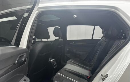 Volkswagen Golf VIII, 2023 год, 1 570 000 рублей, 13 фотография