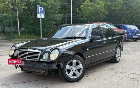 Mercedes-Benz E-Класс, 1996 год, 275 000 рублей, 4 фотография
