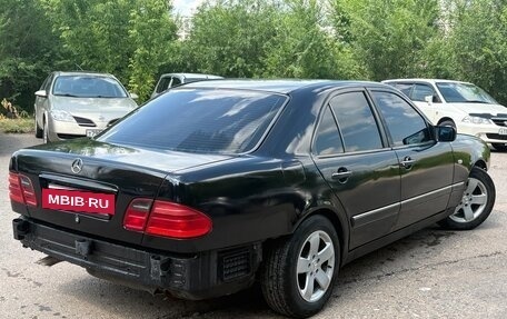 Mercedes-Benz E-Класс, 1996 год, 275 000 рублей, 9 фотография