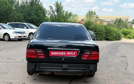 Mercedes-Benz E-Класс, 1996 год, 275 000 рублей, 8 фотография