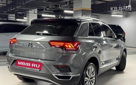Volkswagen T-Roc I, 2022 год, 1 936 000 рублей, 5 фотография