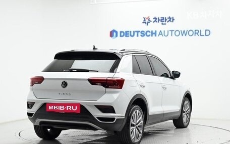 Volkswagen T-Roc I, 2022 год, 1 827 000 рублей, 3 фотография