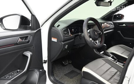 Volkswagen T-Roc I, 2022 год, 1 827 000 рублей, 12 фотография