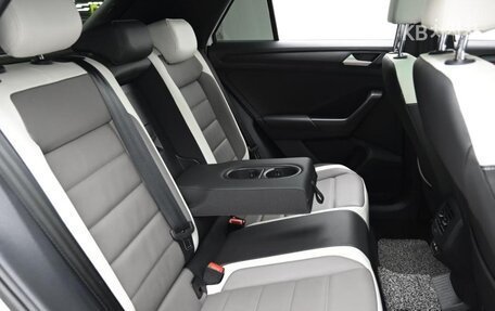 Volkswagen T-Roc I, 2022 год, 1 827 000 рублей, 14 фотография