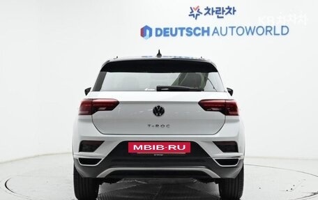 Volkswagen T-Roc I, 2022 год, 1 827 000 рублей, 4 фотография
