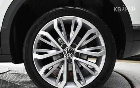 Volkswagen T-Roc I, 2022 год, 1 827 000 рублей, 18 фотография