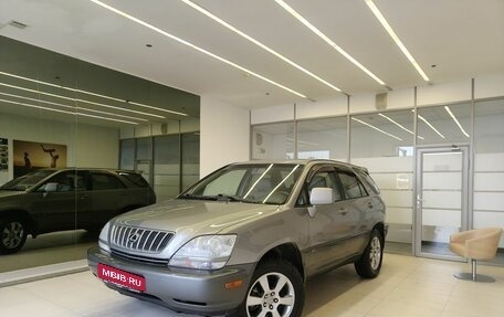 Lexus RX IV рестайлинг, 2001 год, 800 000 рублей, 1 фотография