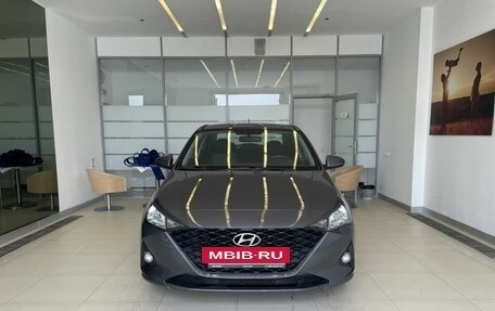 Hyundai Solaris II рестайлинг, 2021 год, 1 555 000 рублей, 2 фотография